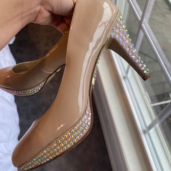 Heels - Picture 2 of 3